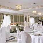 فندق Grand Vanvitelli كازيرتا