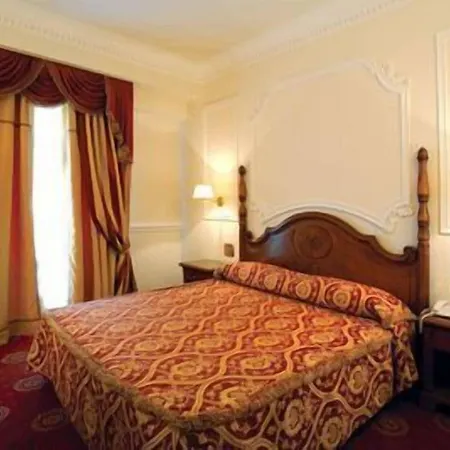 Hotel Grand Vanvitelli 4*