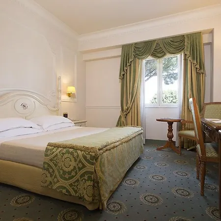 Hotel Grand Vanvitelli 4*
