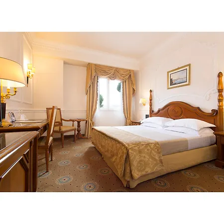 Grand Vanvitelli 4* קאסרטה