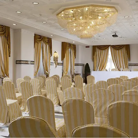 Grand Vanvitelli فندق