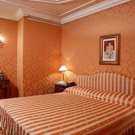 Grand Vanvitelli فندق 4*