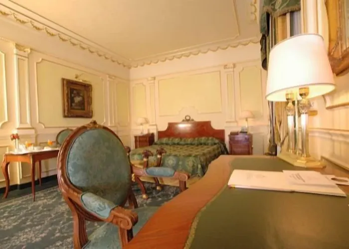 Grand Vanvitelli Hotell