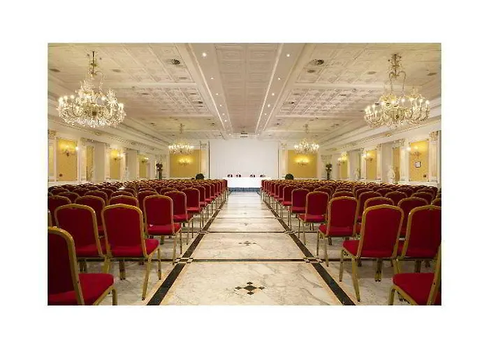 Grand Vanvitelli Hotell